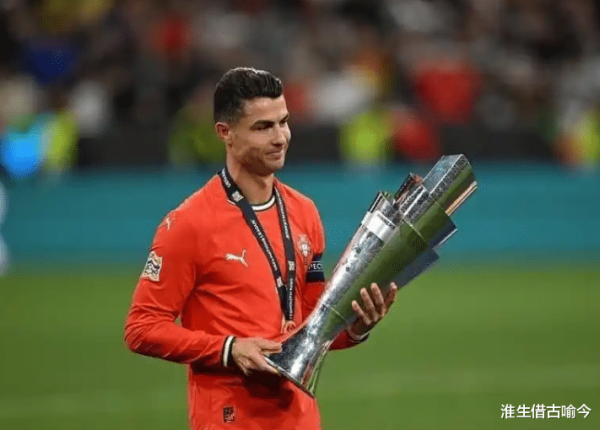 炒股在线配资 C罗2年在沙特挣48亿人民币, 小9岁女友乔治娜晒两个人合影庆祝